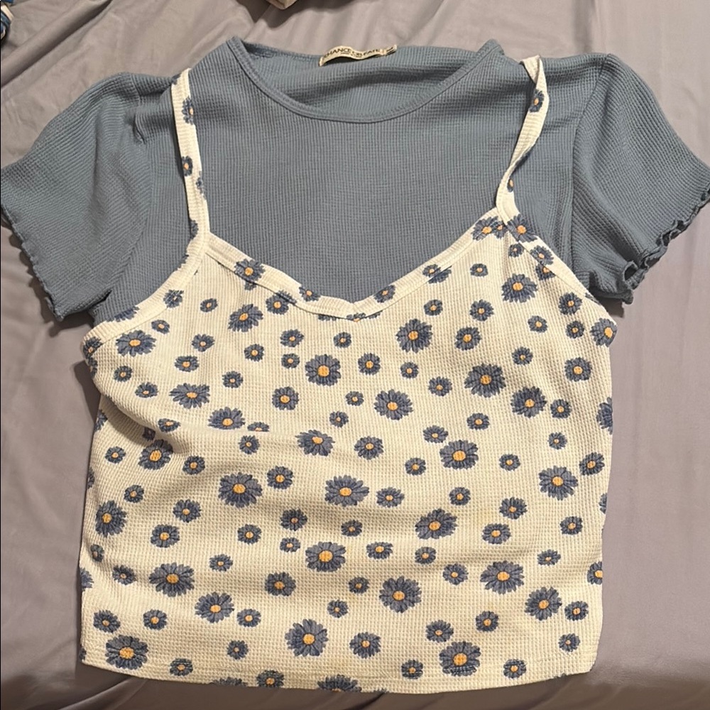 Chance or Fate Floral Print Layered Top - Blue and Cream - Size Large💙🌸🤍